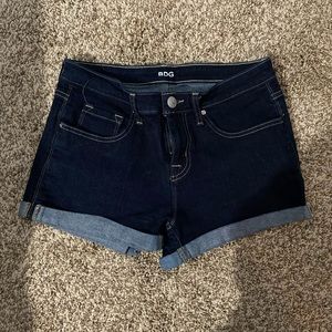 BDG Mid-Rise shortie dark blue jean shorts 27w